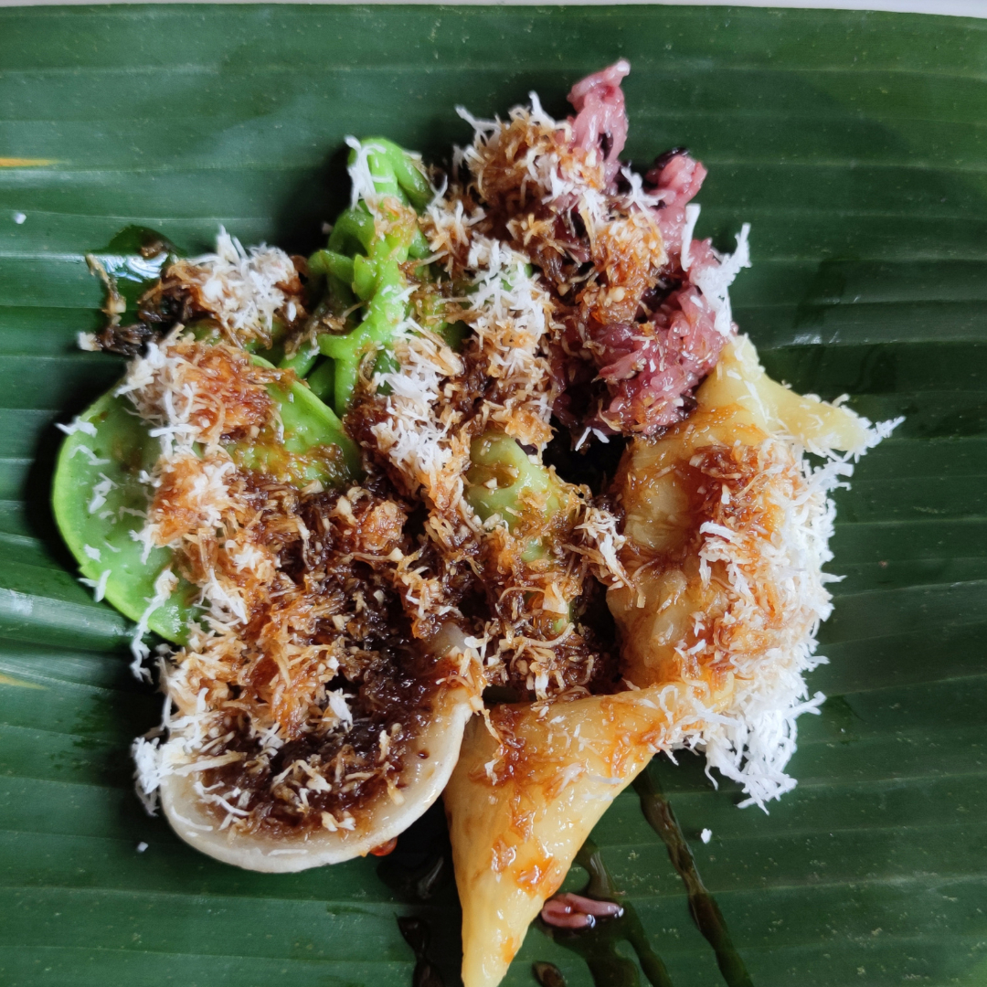 Jaje Laklak dan Lukis Bali